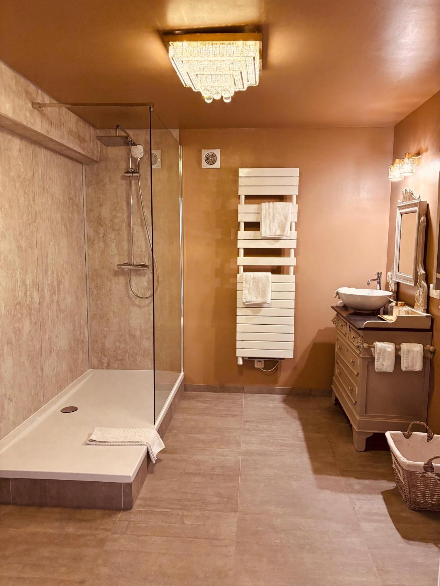 Au Refuge Du Speleo Bed & Breakfast โอตง ภายนอก รูปภาพ